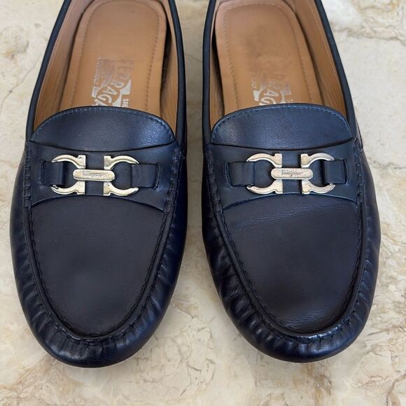 Salvatore Ferragamo Leather Driver with Gancini Ornament - Picture 9 of 16